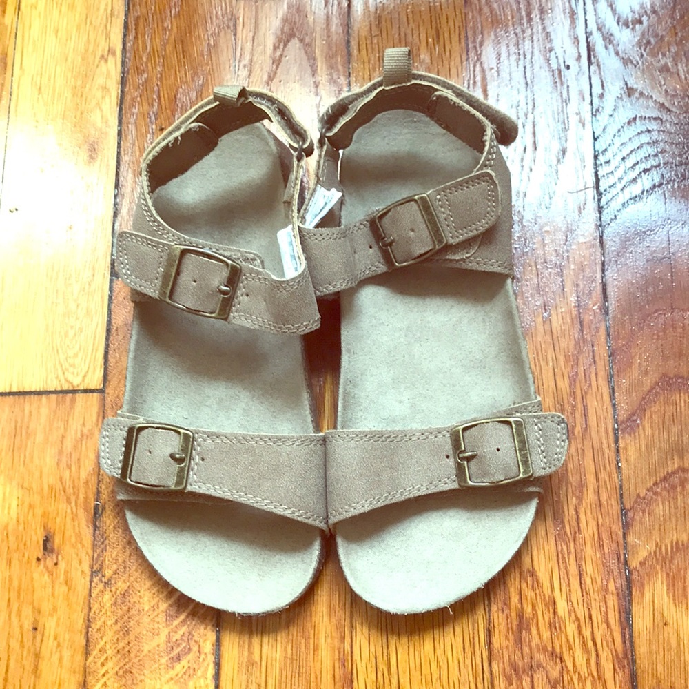 Carter’s boy sandals size us 3, Taupy Tan color